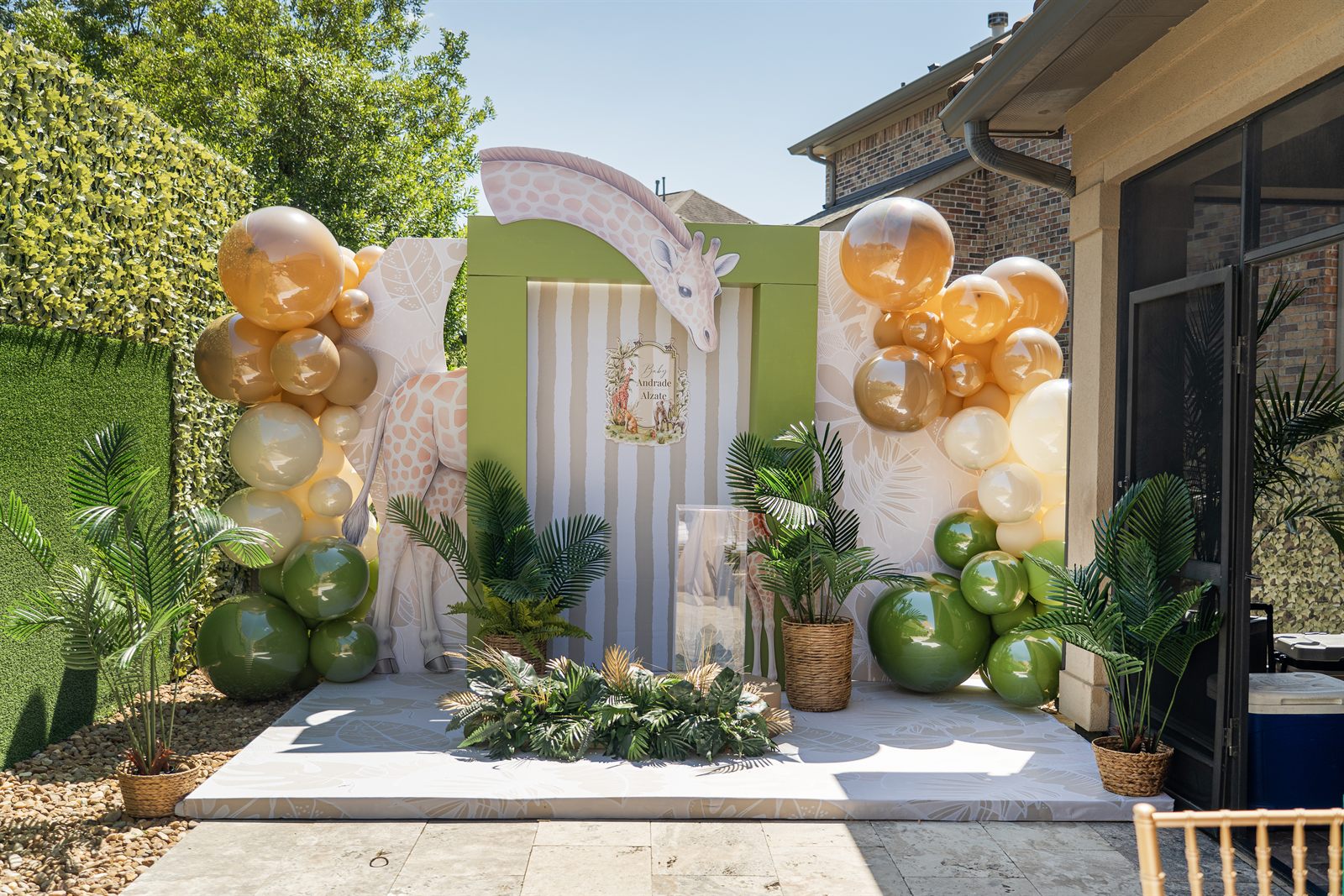 Baby shower temática safari con globos